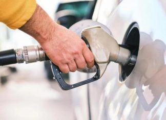 Ціни на бензин в Україні зростатимуть через нові акцизи та світові ринки