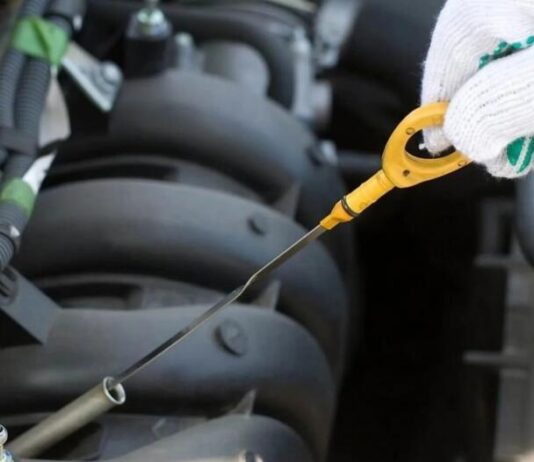 Названо неправильна перевірка оливи, яка шкодить двигуну