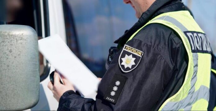 Чи варто підписувати постанову про штраф прямо на місці зупинки