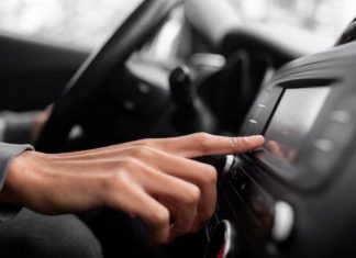 Гучна музика в авто в парках і дворах: який штраф можна отримати