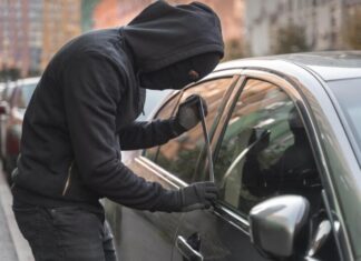 Автомобілі стають жертвами «платних функцій» і угонів одночасно