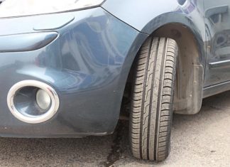 Навіщо досвідчені водії паркують авто із вивернутими колесами