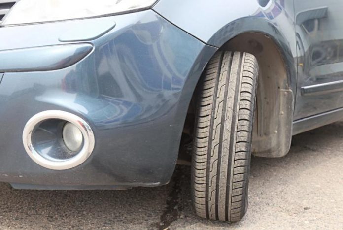 Навіщо досвідчені водії паркують авто із вивернутими колесами