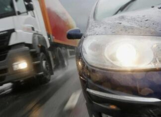 Названо найпоширеніші помилки водіїв під час обгону