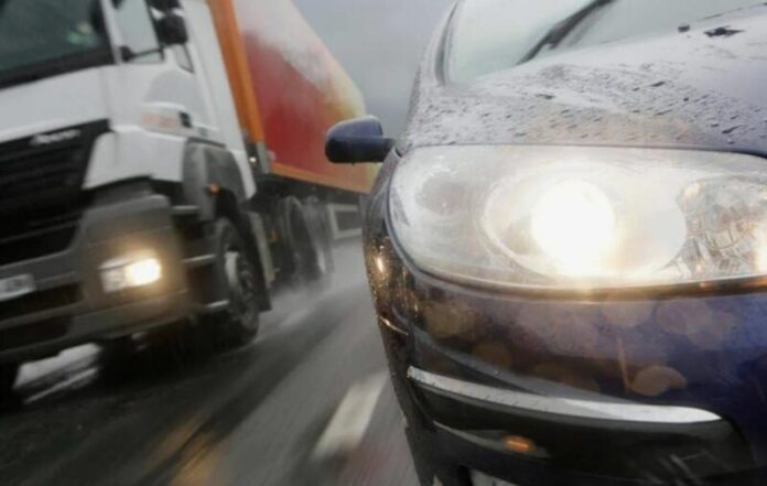 Названо найпоширеніші помилки водіїв під час обгону