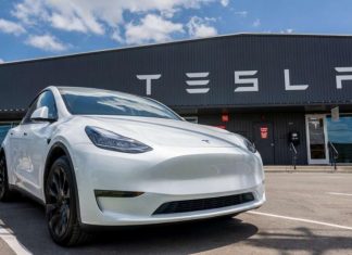 Як одне рішення Маска відвернуло тисячі клієнтів від Tesla
