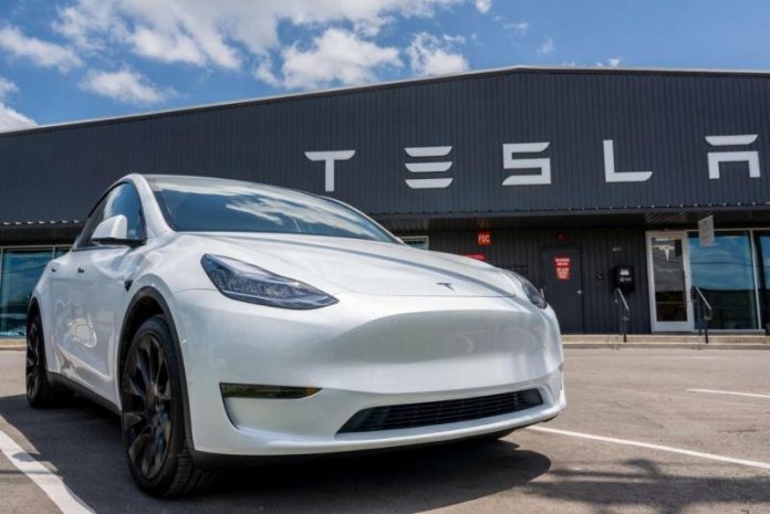 Як одне рішення Маска відвернуло тисячі клієнтів від Tesla