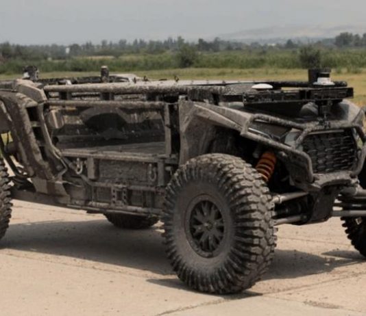 США успішно випробували автономну військову вантажівку ULTRA США успішно випробували автономну військову вантажівку ULTRA