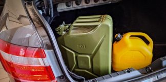 Які каністри дозволено заправляти паливом на АЗС за законом