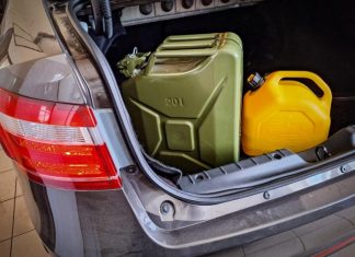 Які каністри дозволено заправляти паливом на АЗС за законом