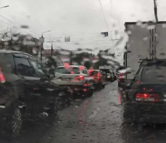 Стало відомо, які небезпеки підстерігають водіїв у дощ Стало відомо, які небезпеки підстерігають водіїв у дощ