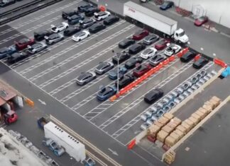 На заводі Tesla у Фрімонті помітили незвичайні корпуси автомобілів