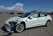 Українцям розповіли про підводні камені при купівлі авто зі США
