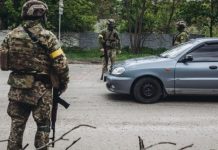 Водії в Україні не зобов’язані показувати права на блокпостах без порушень