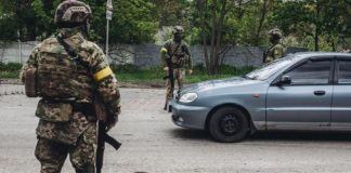 Водії в Україні не зобов’язані показувати права на блокпостах без порушень