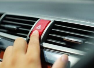 Названо 8 ситуацій, коли «аварійка» рятує від проблем на дорозі