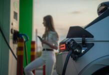 Який автомобіль вигідніше купити в 2025 році: гібрид чи електрокар
