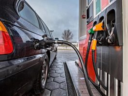 Чому повний бак у спеку може зашкодити вашому авто