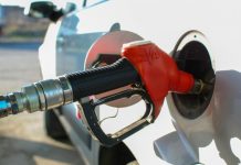 Як спирт у паливі може продовжити життя авто
