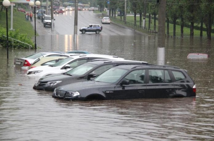 На що звернути увагу, щоб не купити авто після затоплення