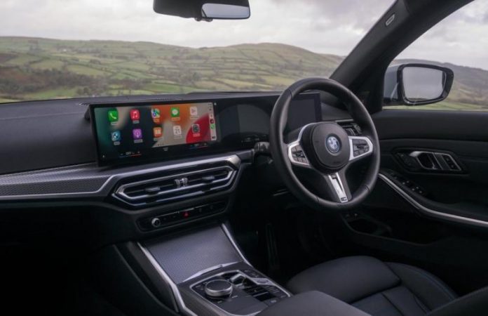 BMW відмовляється від CarPlay Ultra на користь власної мультимедійної платформи iDrive