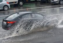 Що перевірити в авто після сильної зливи: поради експерта