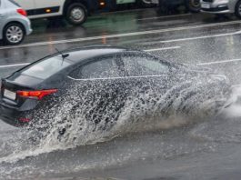 Що перевірити в авто після сильної зливи: поради експерта