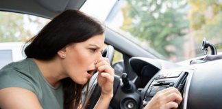 Чому в салоні авто з’являється неприємний запах і як з ним боротися