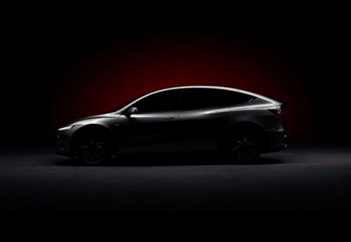 Tesla почала доставку оновленої Model YL 2026 з третім рядом сидінь
