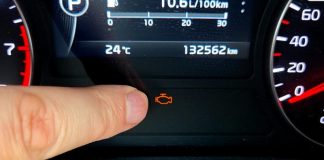 Що означає «Check Engine» на приладовій панелі і чи варто їхати далі