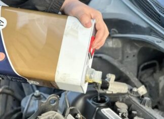 Чому не можна змішувати моторні оливи: поради експерта