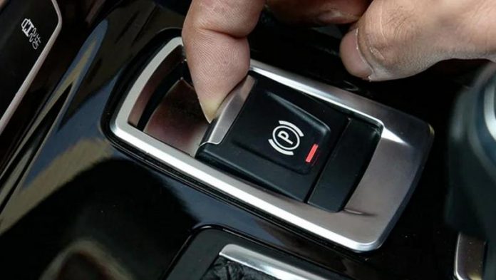 Що станеться, якщо увімкнути електронне гальмо стоянки на швидкості