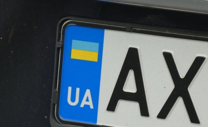 МВС зобов’язало власників авто зі старими номерами перейти на нові зразки
