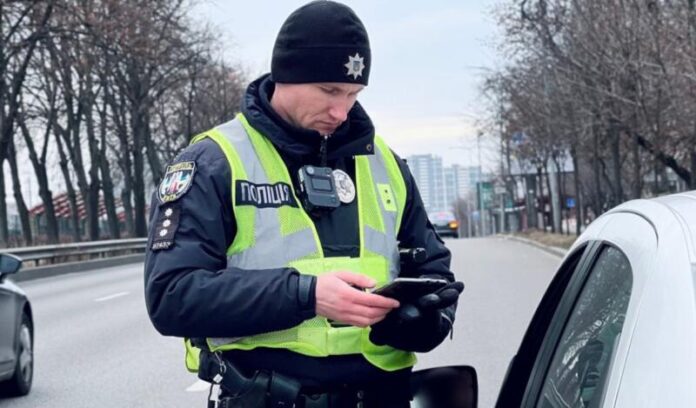 Як захистити себе від перевищення повноважень поліції