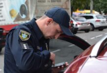 Поліцейський не може вимагати документи без доказів порушення