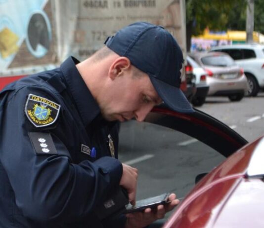 Поліцейський не може вимагати документи без доказів порушення