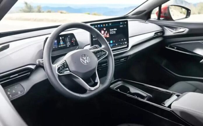 Водії автомобілів Volkswagen стверджують, що панічно бояться торкатися керма