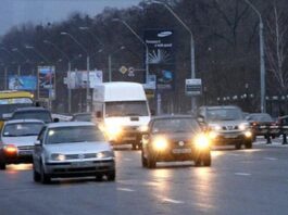 Чи можна отримати штраф за моргання фарами
