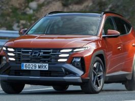 Гібридний Hyundai Tucson виграє у Toyota Corolla Cross завдяки потужності та економії