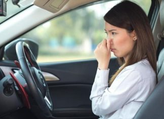 Чому в автомобілі відчувається бензин і як убезпечити себе