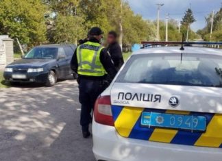 Що робити водієві при зупинці поліцією без законних причин