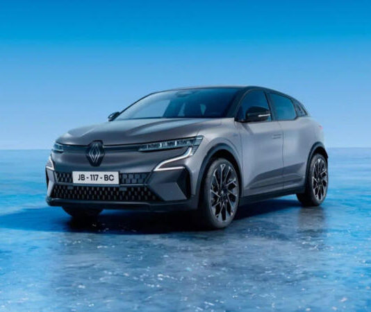 Renault готує спортивний Megane E-Tech із більшою батареєю та агресивним дизайном