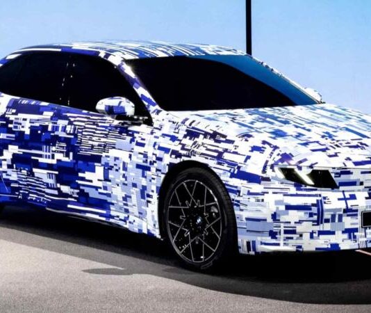 BMW показала тизери електричного i3 та нового 3-Series у камуфляжі