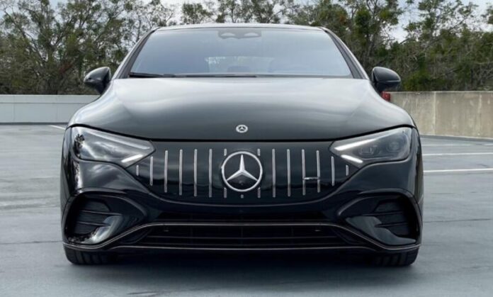 Mercedes згортає випуск EQE: що буде з електрокарами після 2026 року