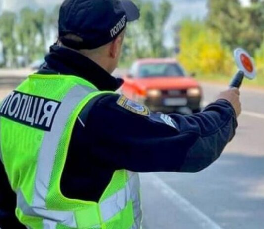 Як правильно поводитися під час зупинки поліцією: поради автоюристів
