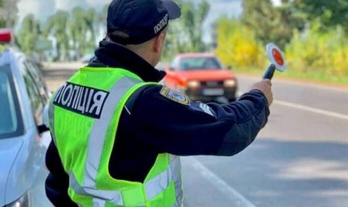 Як правильно поводитися під час зупинки поліцією: поради автоюристів