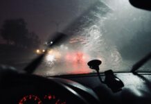 Як категорично не можна їздити на автомобілі в дощ