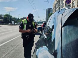 Чому під час зупинки поліцією не варто глушити двигун