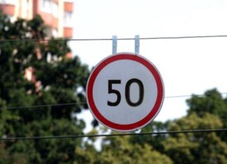 Чому у містах обмежують швидкість до 50 км/год