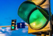 Автоінструктор пояснив, коли можна стартувати на зелений сигнал світлофора